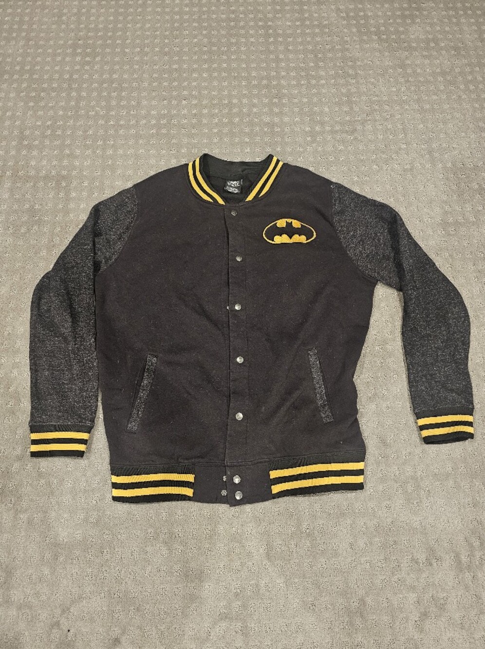 DC Comics Batman Logo Varsity Snap Front Jacket Men’s L Yellow Gray Black